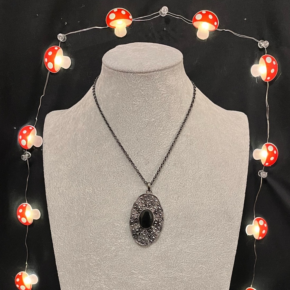 Elegant Black and Silver Pendant Necklace